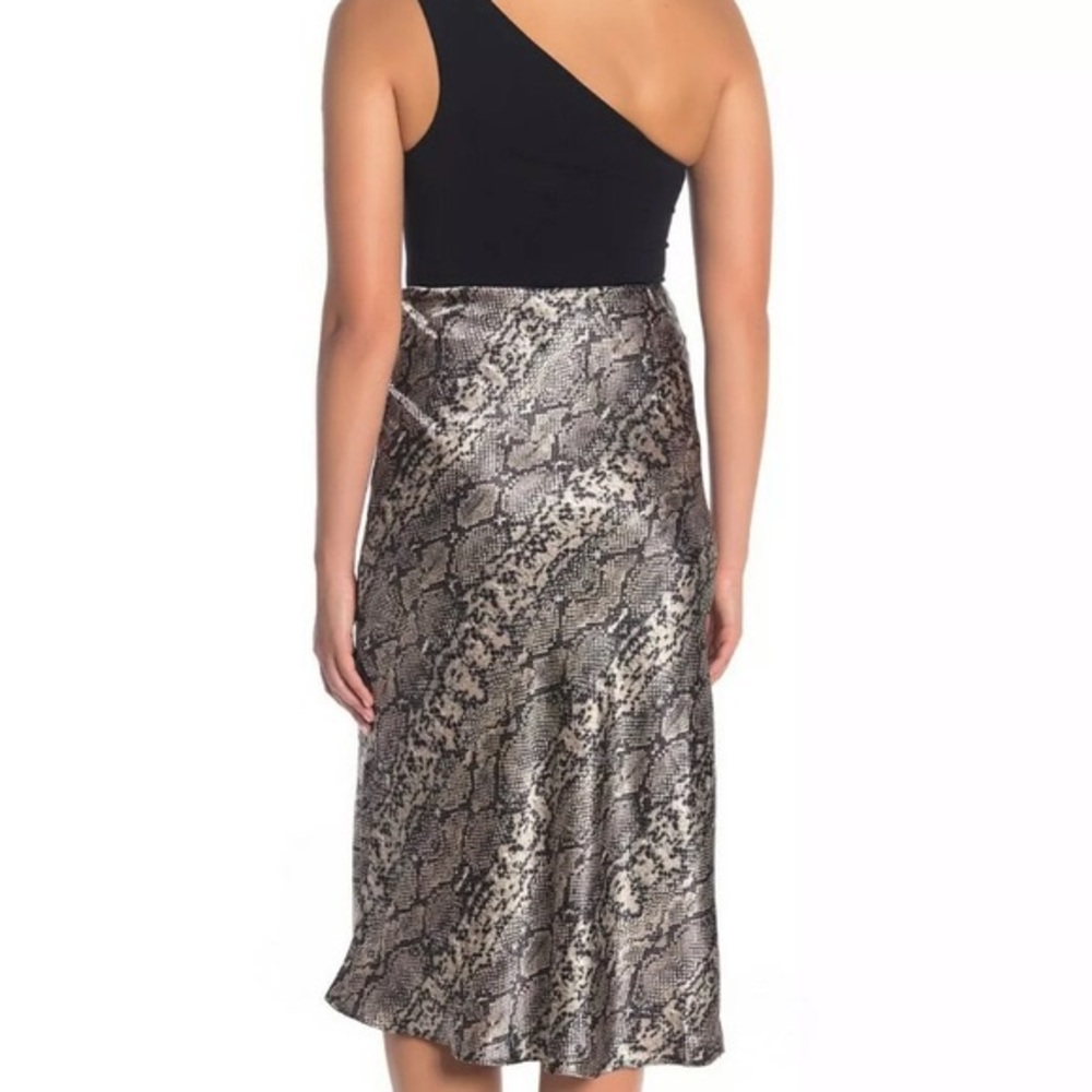 Know.One.Cares Skirt Small